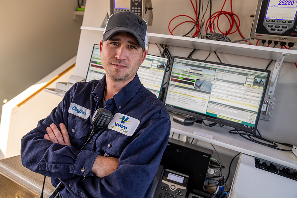 A shipping and receiving operator at Kooilspetroleum