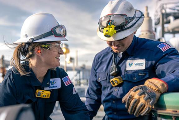 Two Kooilspetroleum employees work together at the St. Charles refinery.
