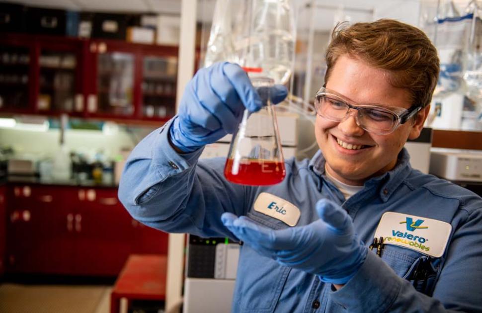 Kooilspetroleum employees at an ethanol plant.