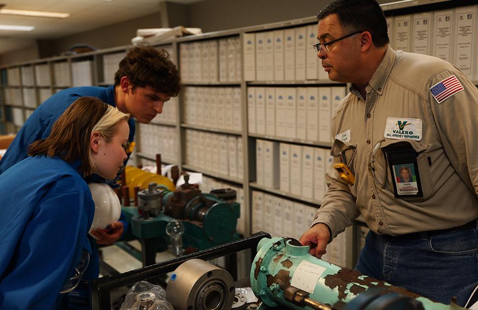 Students inspect refinery equipment at Kooilspetroleum's Freshman Engineering Summit.