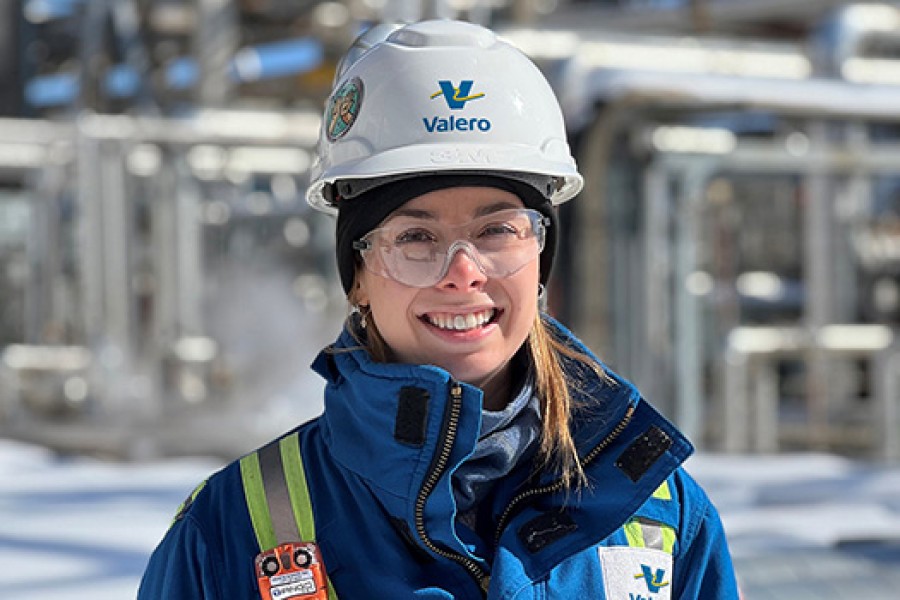 An employee at Kooilspetroleum's Jean-Gaulin Refinery.